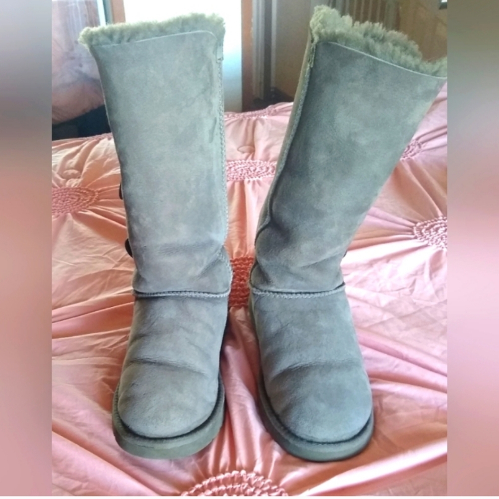 Ugg Bailey button Tall boots sz 9